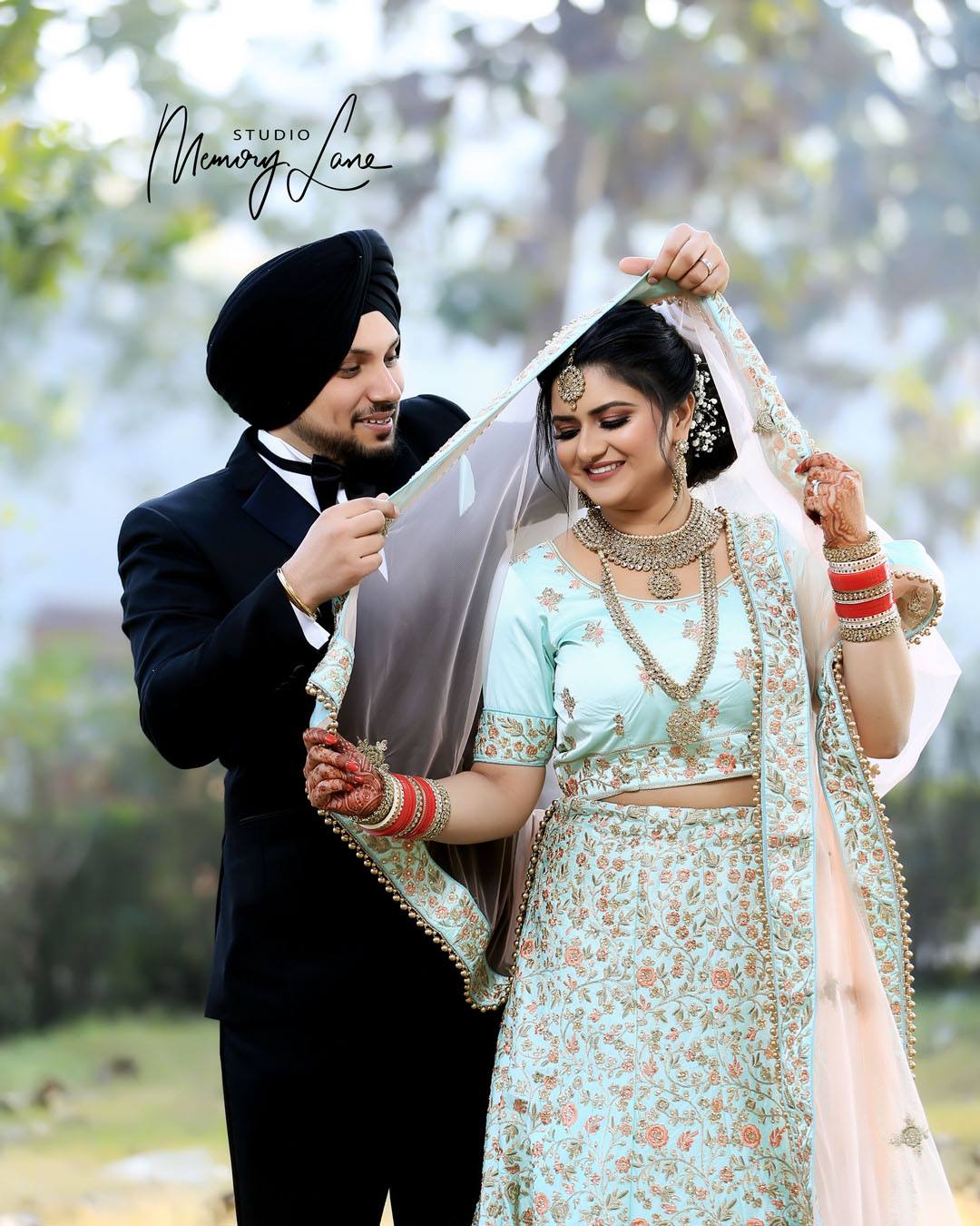 Must-have Couple Poses for an Indian Wedding Album