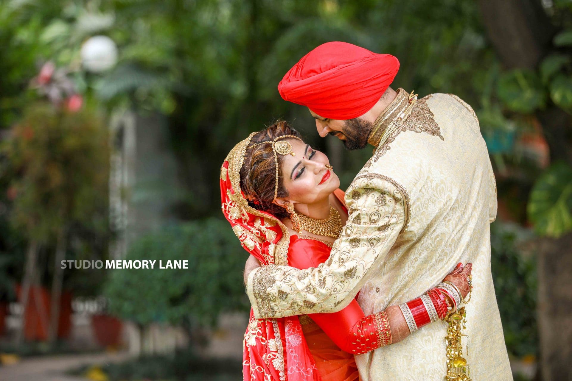 Top wedding photographer Moga | Holding the love!