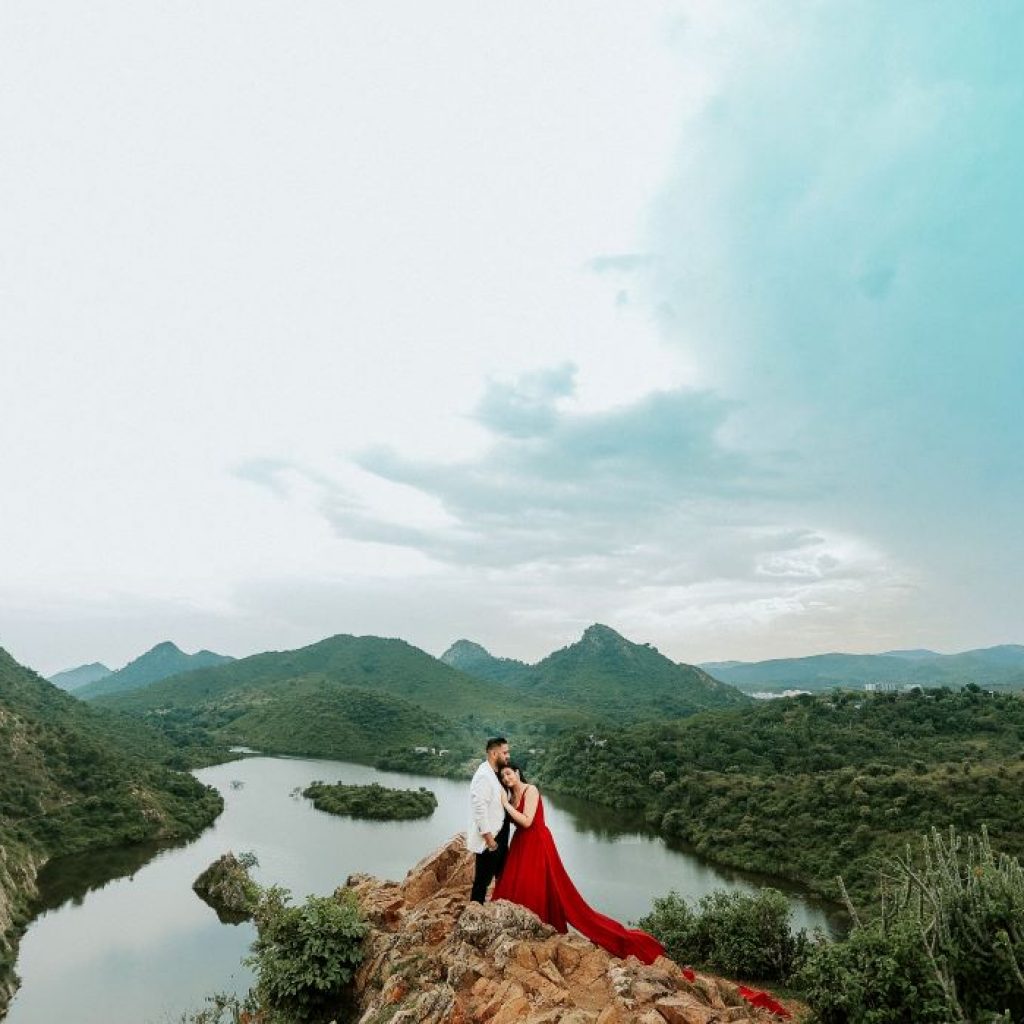 Amazing props to make a pre-wedding shoot look Wow