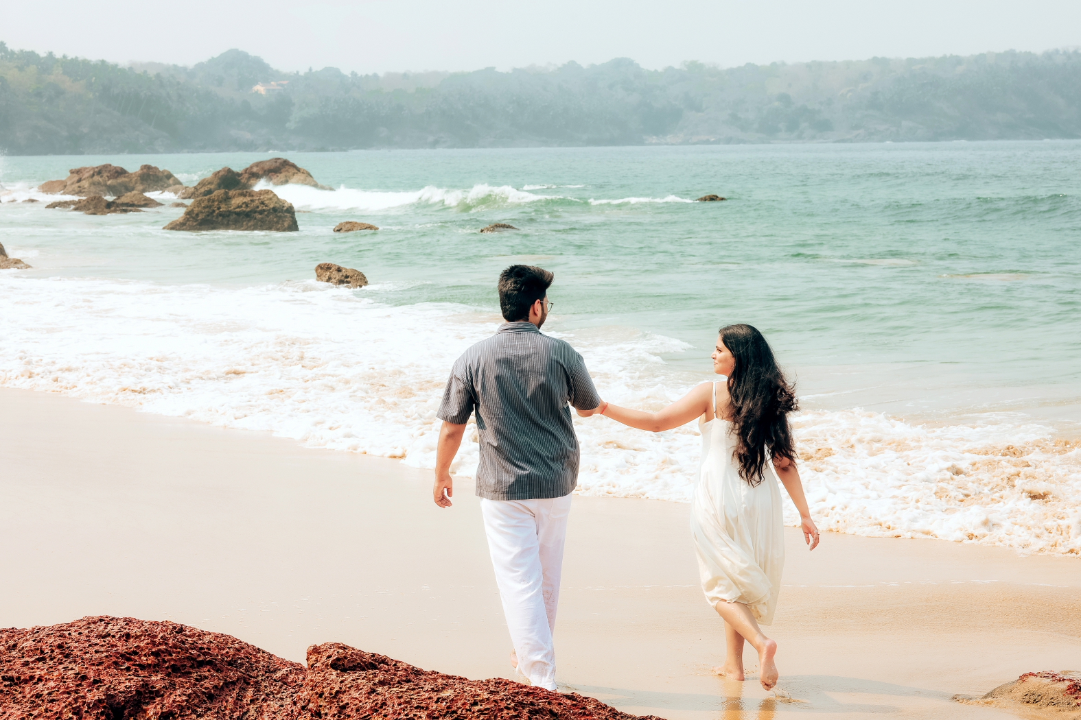 Pre wedding photo of couple at goa beach